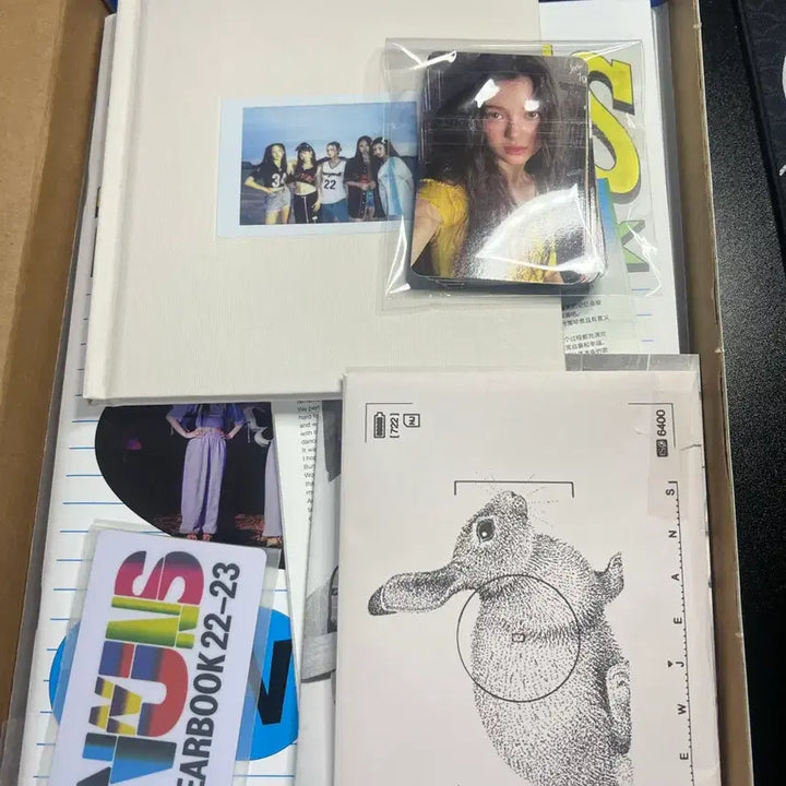 [BUNJANG] NewJeans Yearbook Photocard Holder / 뉴진스 이어북