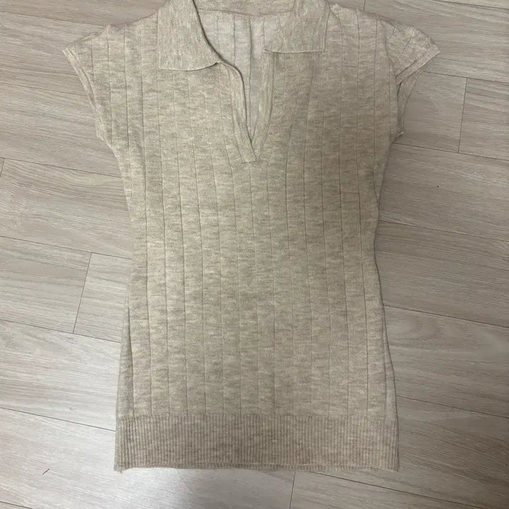 [BUNJANG] Collared Ribbed Knit Short Sleeve Top - Beige / 카라 골지 티