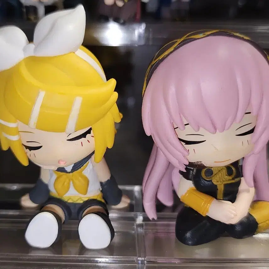 [BUNJANG] Megurine Luka Kagamine Rin Shoulder Hug Gacha Figure Bundle Set / 메구리네 루카 카가미네 린 어깨쿵 가챠 일괄 피규어