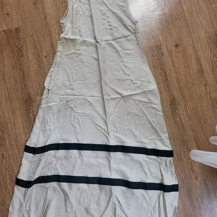 [BUNJANG] Beige Striped Long Dress (Free Size) / 베이지색 롱 원피스 검정색 줄무늬 free사이즈 (총기장121센티)