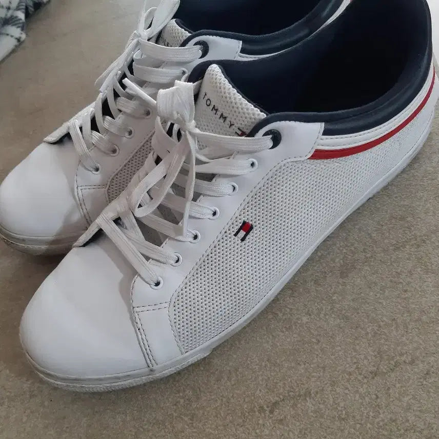 [BUNJANG] Tommy Hilfiger White Sneakers Size 275 / 타미힐피거 흰색 스니커즈 275