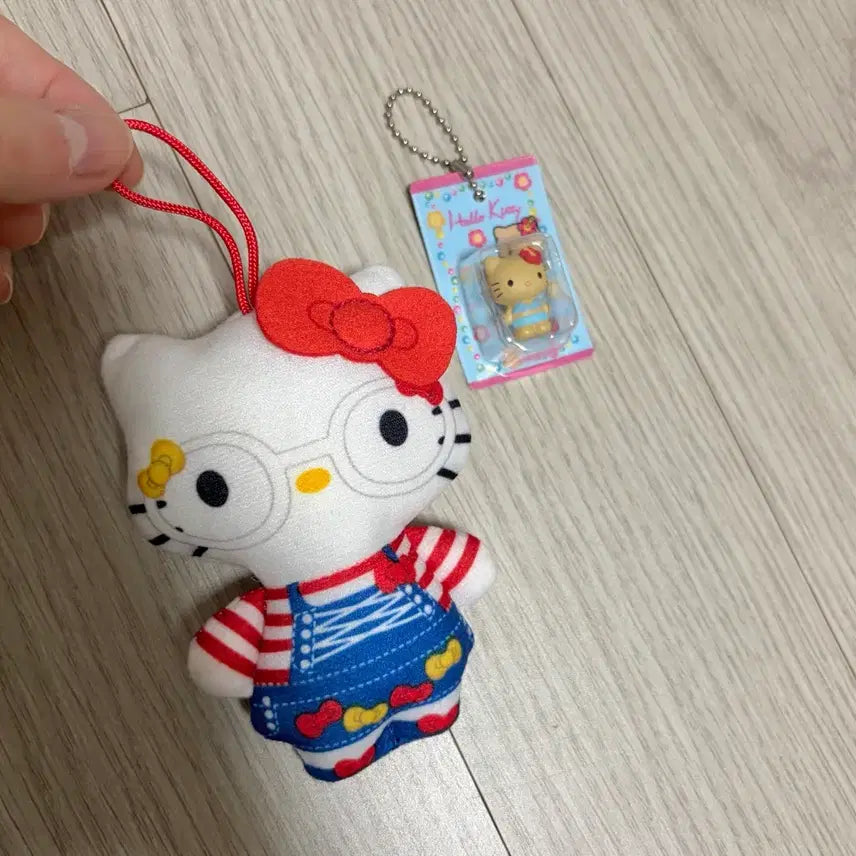 [BUNJANG] Hello Kitty Mac Toy Keychain &amp; Tan Kitty Gacha Set / 헬로키티 맥토이키링  + 태닝키티가챠
