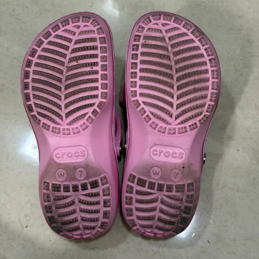 [SOLD OUT] 크록스 산리오 헬로키티 앤 프렌즈 클래식 플랫폼 클로그 - 멀티