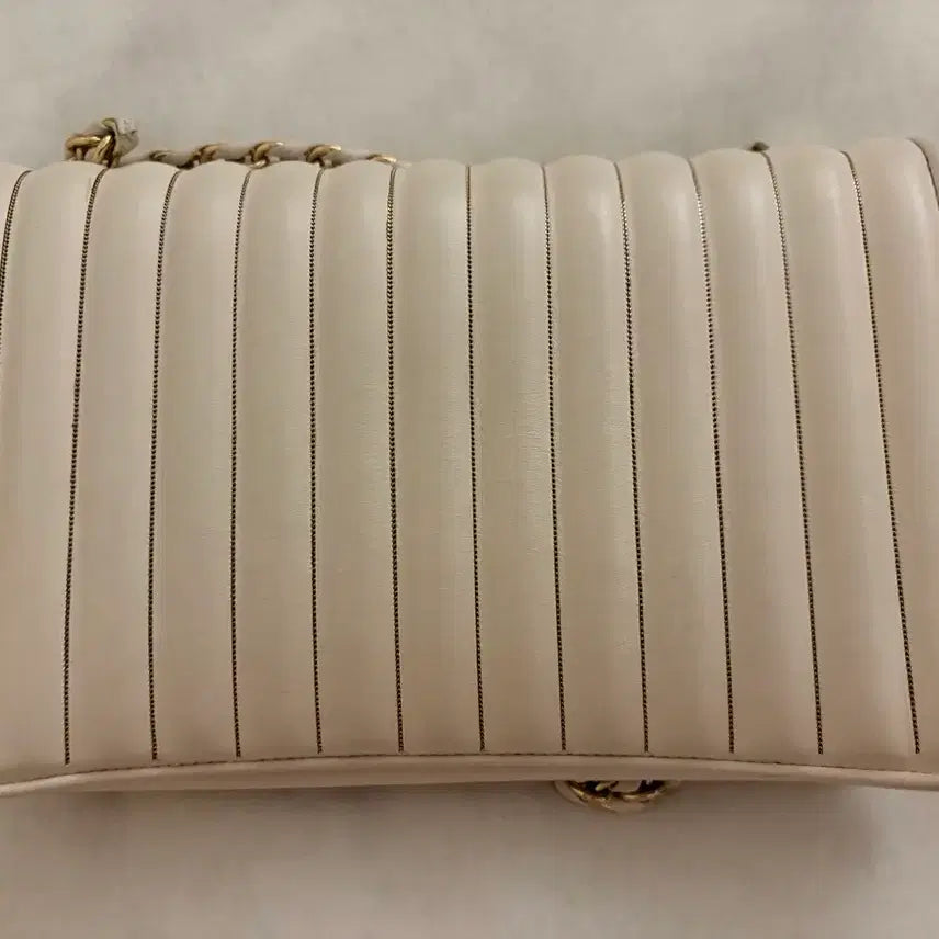 [BUNJANG] Salvatore Ferragamo Ginnie Vara Shoulder Bag Ivory / 페라가모 바하 지니 숄더백 아이보히