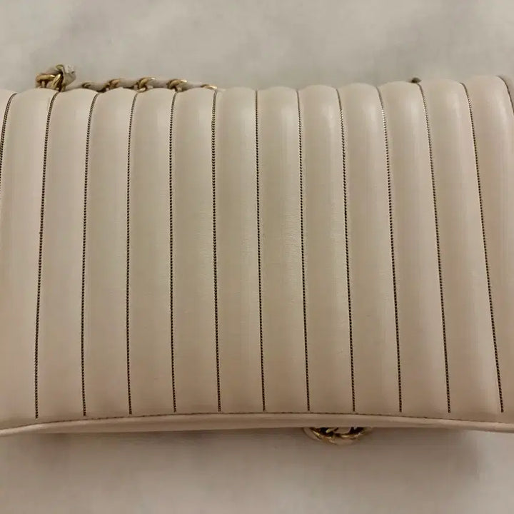 [BUNJANG] Salvatore Ferragamo Ginnie Vara Shoulder Bag Ivory / 페라가모 바하 지니 숄더백 아이보히