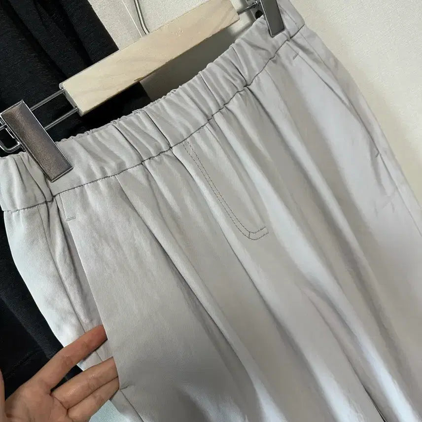 [BUNJANG] DKNY Pintuck Banding Wide Slacks / DKNY 핀턱 밴딩 와이드 슬랙스