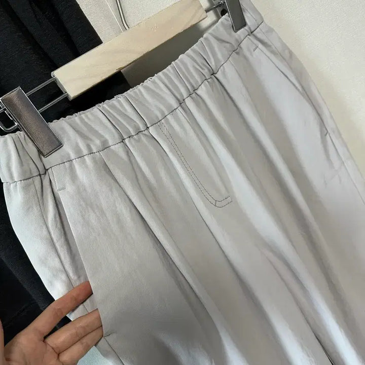 [BUNJANG] DKNY Pintuck Banding Wide Slacks / DKNY 핀턱 밴딩 와이드 슬랙스