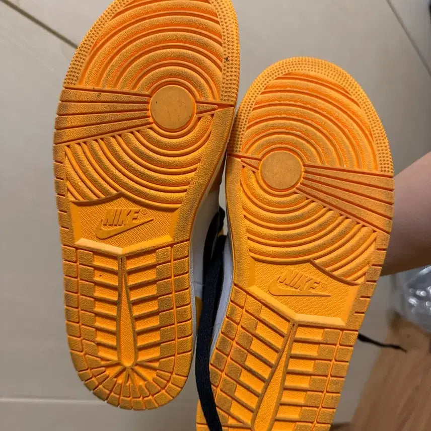 [BUNJANG] Air Jordan 1 Mid Taxi / 조던 1 미드 택시 250