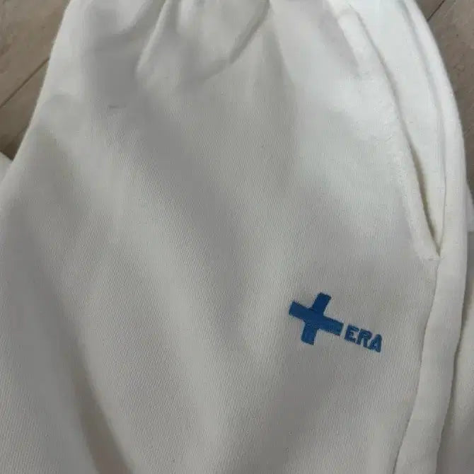 [BUNJANG] ERA Ivory Sweatpants (Worn by Jennie) / ERA 아이보리 스웻팬츠 (제니착용)