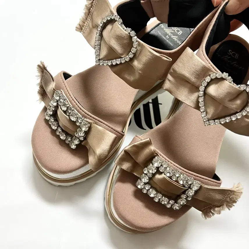 [BUNJANG] SUECOMMA BONNIE Sabrina Crystal Satin Ribbon Platform Sandals Beige / 슈콤마보니 전지현 사브리나 큐빅 새틴 리본 샌들 통굽 구두 베이지 375