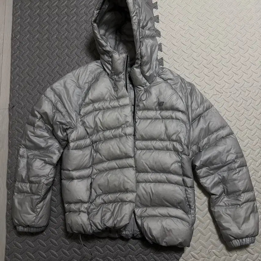 [BUNJANG] New Balance Flying 77 Superlite Hooded Jacket - Light Grey, M / 뉴발란스 플라잉77 슈퍼라이트 후드 자켓 라이트그레이 M사이즈