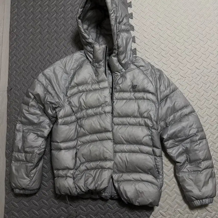 [BUNJANG] New Balance Flying 77 Superlite Hooded Jacket - Light Grey, M / 뉴발란스 플라잉77 슈퍼라이트 후드 자켓 라이트그레이 M사이즈
