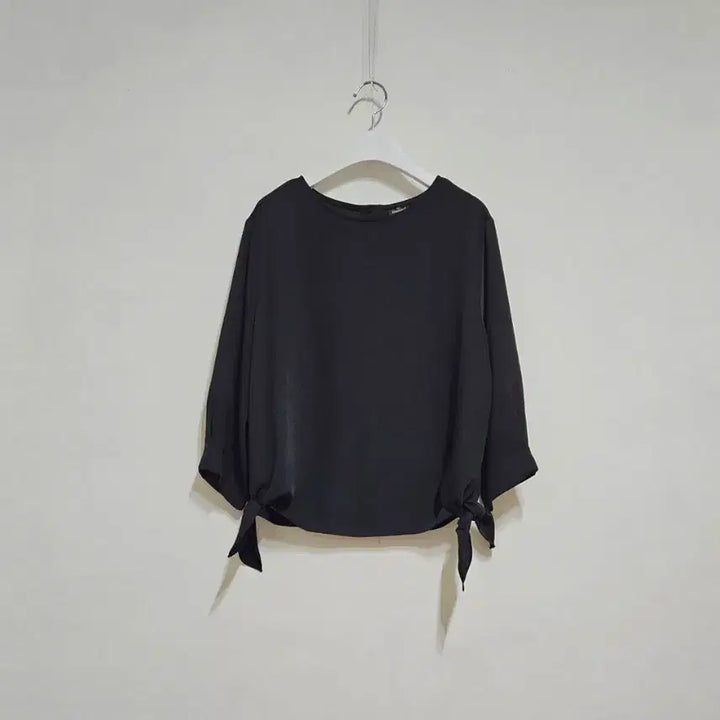 [BUNJANG] Back Button Flowy Blouse / 뒷단추 찰랑 블라우스
