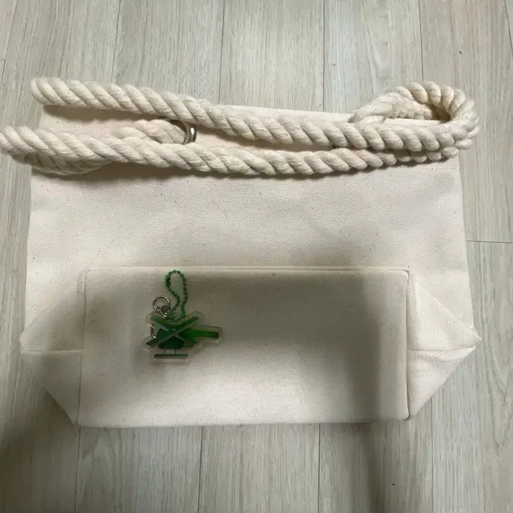 [BUNJANG] Fu Bao Eco Shoulder Bag + Helicopter Keyring Set / (푸바오 굿즈) 영화 안녕, 할부지 푸바오 에코 숄더백+헬리콥터 키링