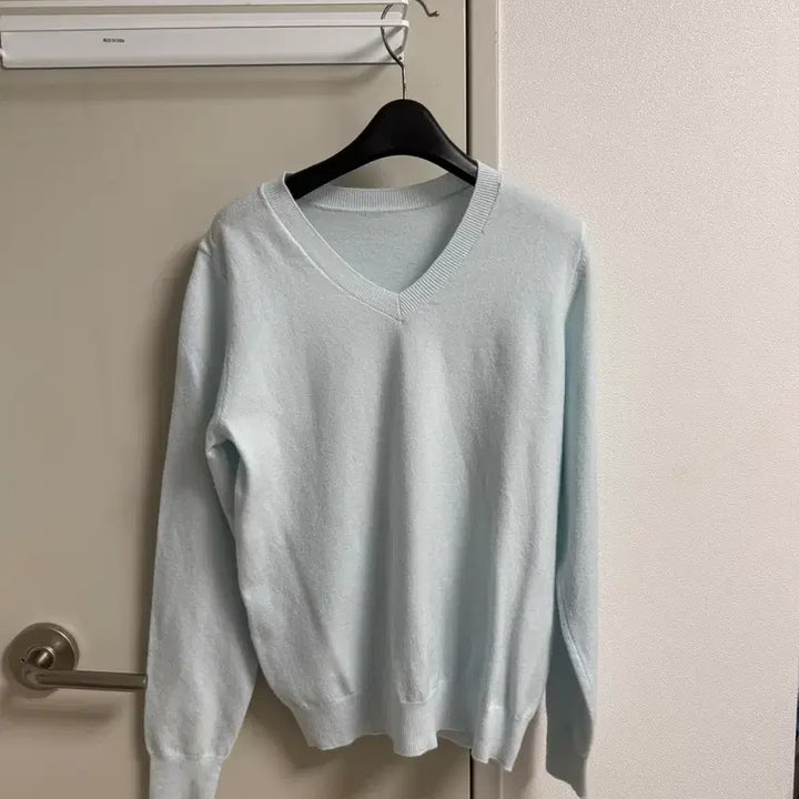 [BUNJANG] V-Neck Spring Knit - Sky Blue / V넥 하늘색 봄니트 새상품 4만원구매