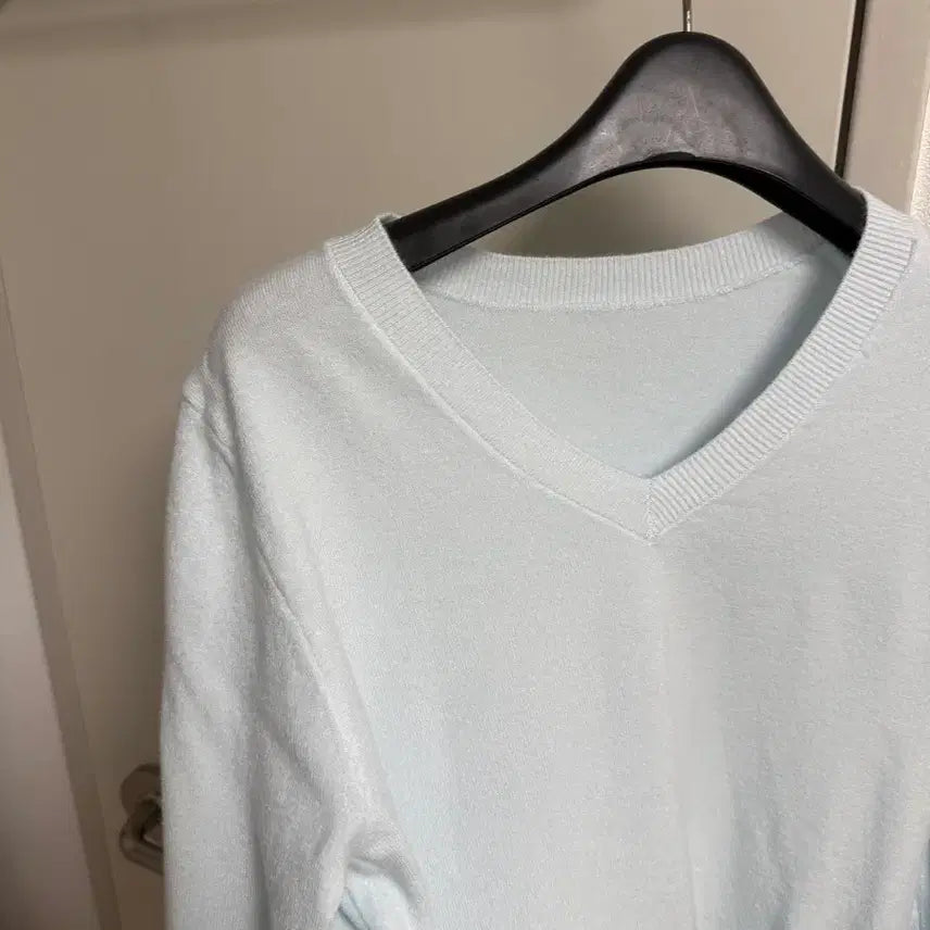 [BUNJANG] V-Neck Spring Knit - Sky Blue / V넥 하늘색 봄니트 새상품 4만원구매