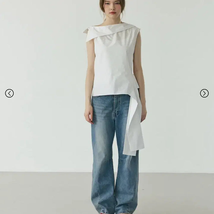 [BUNJANG] Lynte Asymmetrical Collar Blouse White / [1회 착용] lynte 린테 언발 카라블라우스 화이트