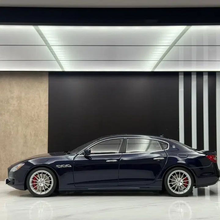 [BUNJANG] AutoArt Maserati Quattroporte GTS 1:18 Diecast Model / 오토아트 마세라티 콰트로포르테 GTS 1:18 다이캐스트