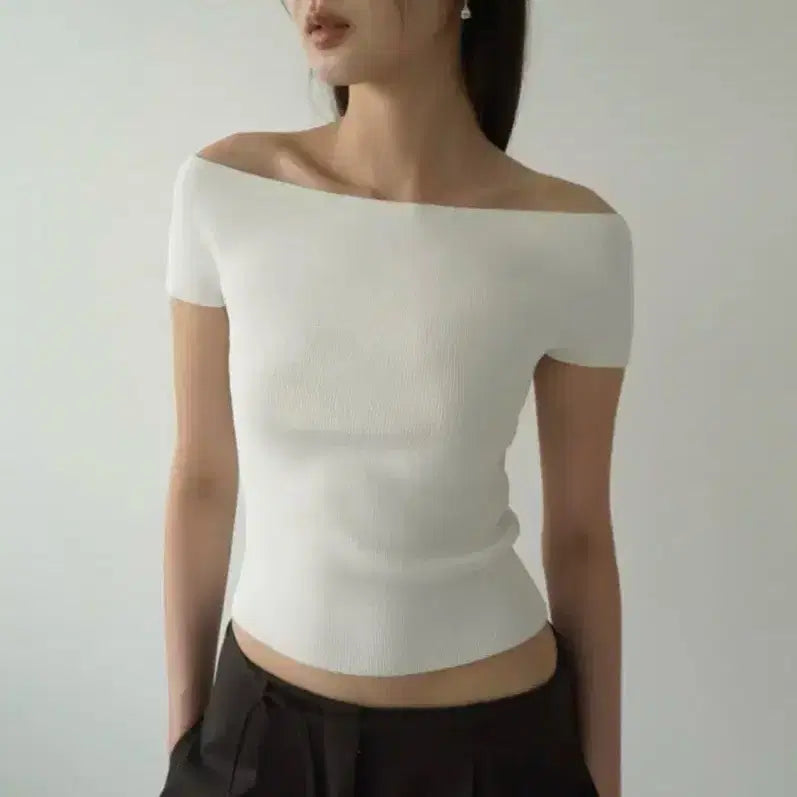 [BUNJANG] New York Nine Studio PHEOBE KNIT CREAM Off-Shoulder Top / 뉴욕나인스튜디오 PHEOBE KNIT IN CREAM 오프숄더