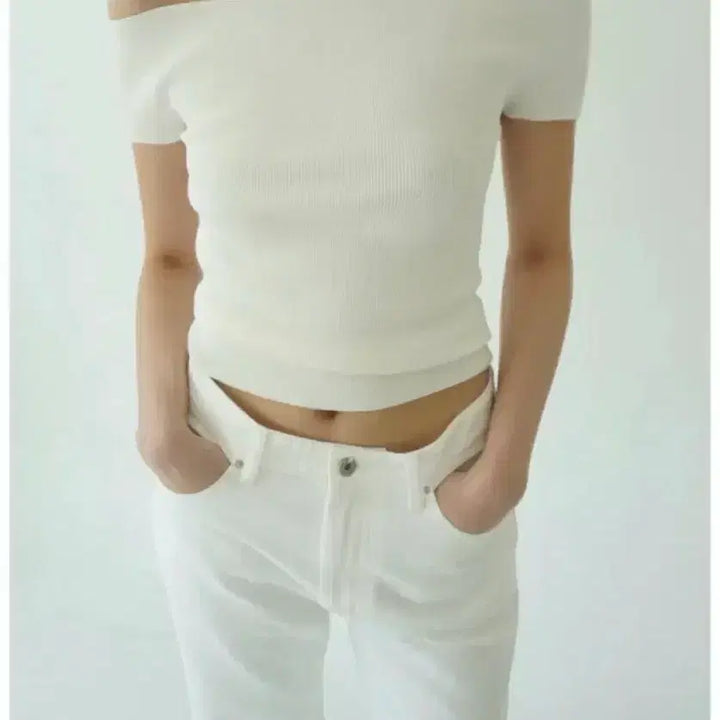 [BUNJANG] New York Nine Studio PHEOBE KNIT CREAM Off-Shoulder Top / 뉴욕나인스튜디오 PHEOBE KNIT IN CREAM 오프숄더