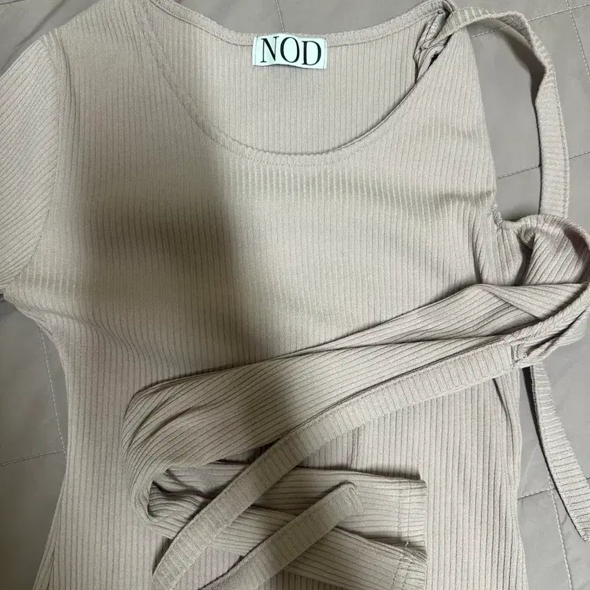 [BUNJANG] Ribbon Pink Off-Shoulder T-Shirt / 리본 핑크 오프숄더 티셔츠