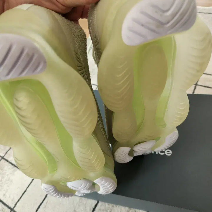 [BUNJANG] Nike Air Max Scorpion Flyknit Olive Aura Shoes Size 290 / 나이키 에어맥스 스콜피온 플라이니트 올리브 아우라 사이즈 290