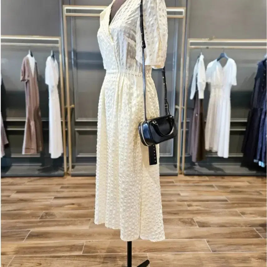 [BUNJANG] Sisley Seersucker Embroidered Long Dress / 시슬리 시어서커엠보 롱원피스