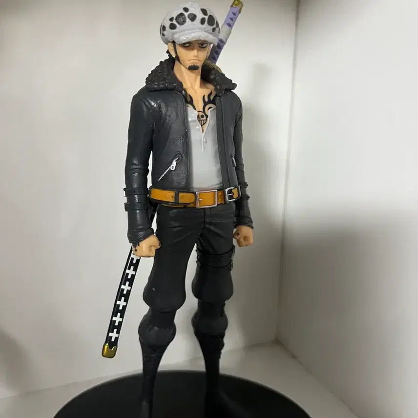 [BUNJANG] One Piece Trafalgar Law Figure (Unsealed) / 원피스 로우 개봉양품