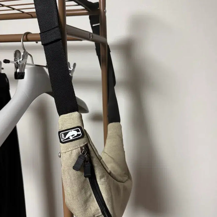 [BUNJANG] NBA Hip Pack Sling Bag Crossbody Bag Beige / nba 힙색 슬링백 크로스백 베이지 팝니다