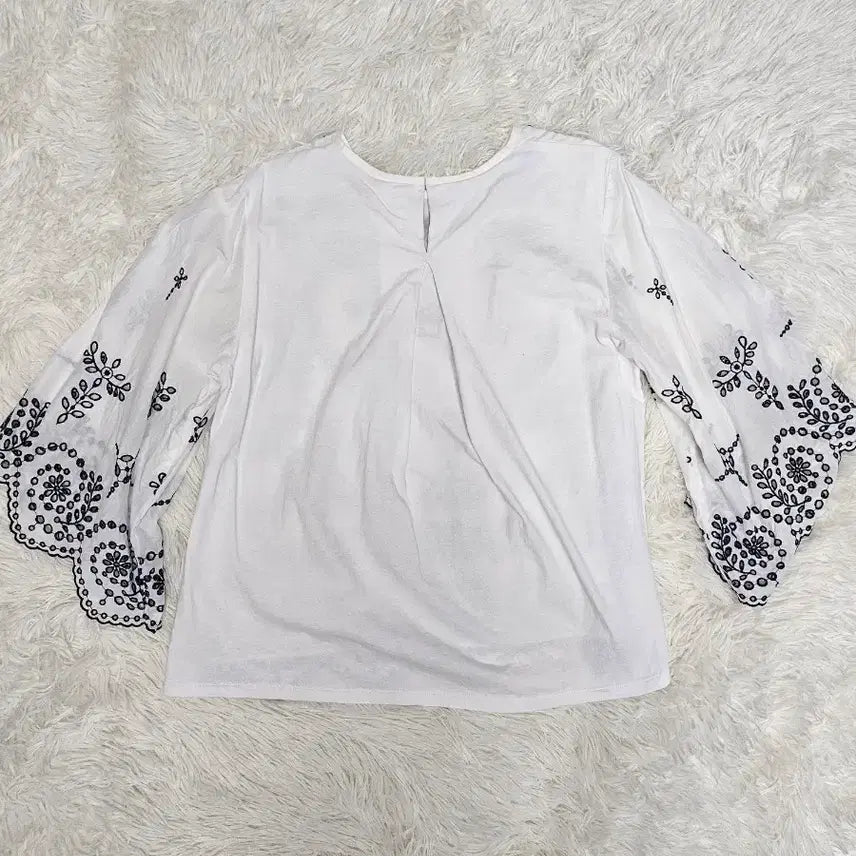 [BUNJANG] Tory Burch White Embroidered Punch Lace Blouse S / 토리버치 화이트 자수 블라우스 펀칭 레이스 S