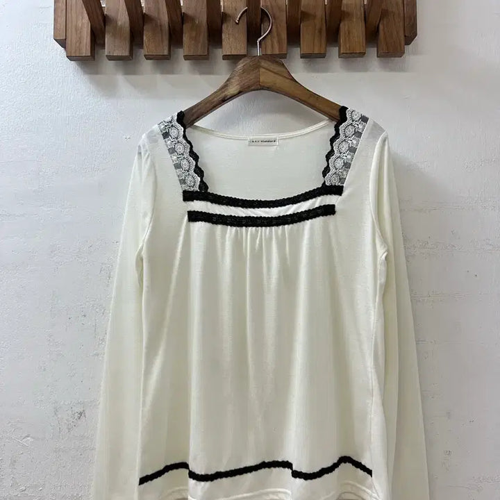 [BUNJANG] Vintage Mori Girl Style Lace Trimmed Square Neck Ivory Long Sleeve T-shirt / 일본빈티지 모리걸 레이스 배색 스퀘어넥 아이보리 롱슬리브 티셔츠