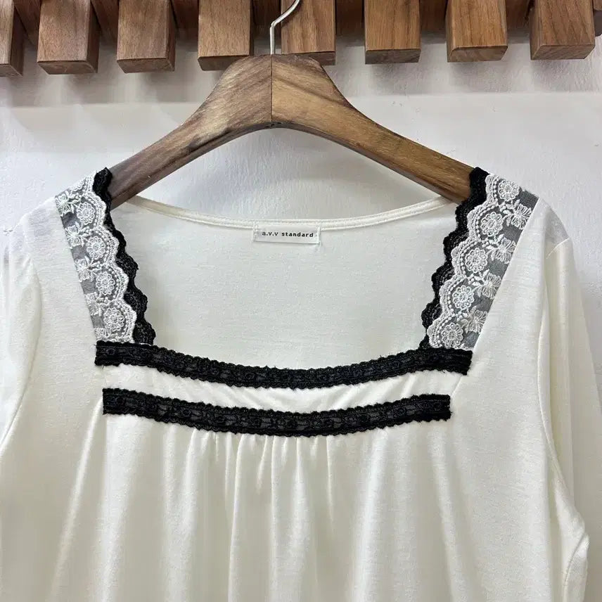[BUNJANG] Vintage Mori Girl Style Lace Trimmed Square Neck Ivory Long Sleeve T-shirt / 일본빈티지 모리걸 레이스 배색 스퀘어넥 아이보리 롱슬리브 티셔츠