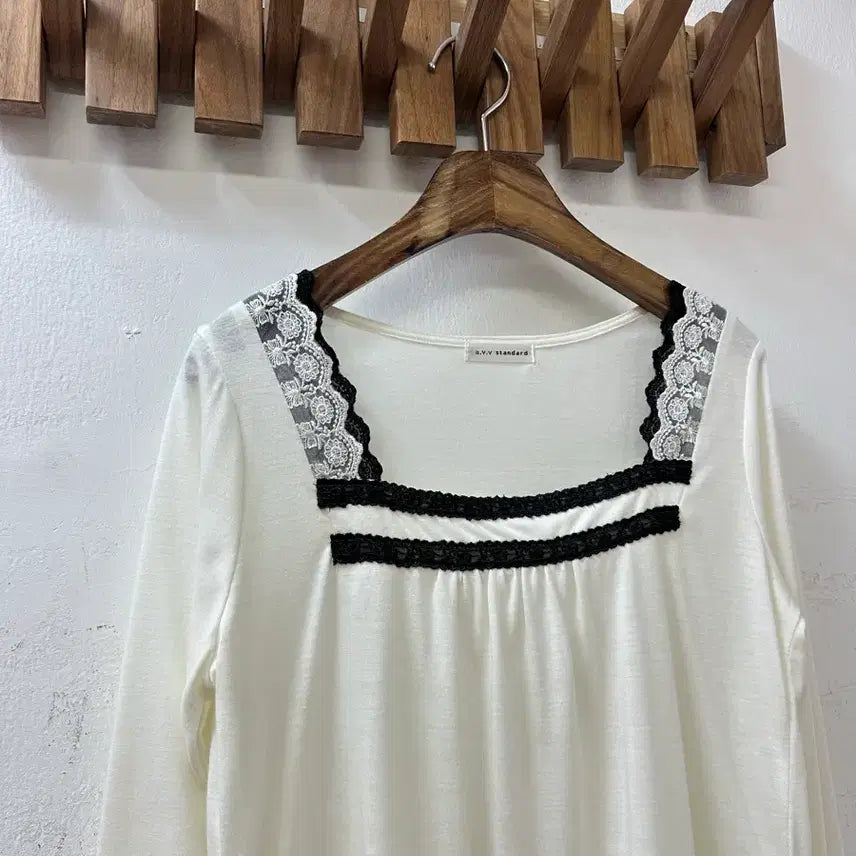 [BUNJANG] Vintage Mori Girl Style Lace Trimmed Square Neck Ivory Long Sleeve T-shirt / 일본빈티지 모리걸 레이스 배색 스퀘어넥 아이보리 롱슬리브 티셔츠