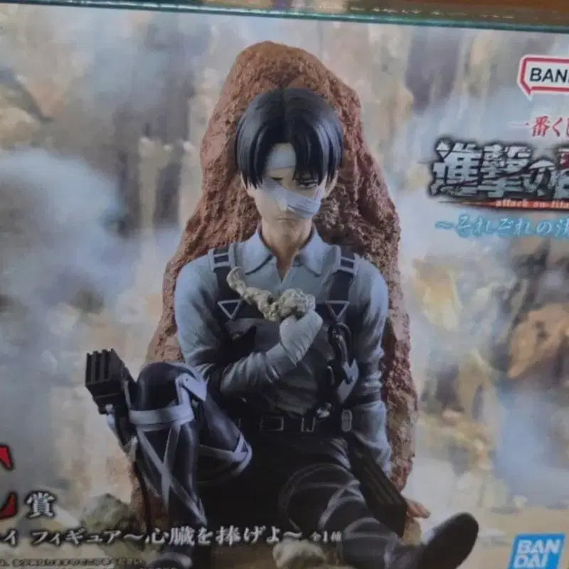[BUNJANG] Attack on Titan Levi Figure C Prize &amp; Acrylic Stand (Sealed) / 현물)미개봉 진격의 거인  제일복권 리바이C상+아크릴