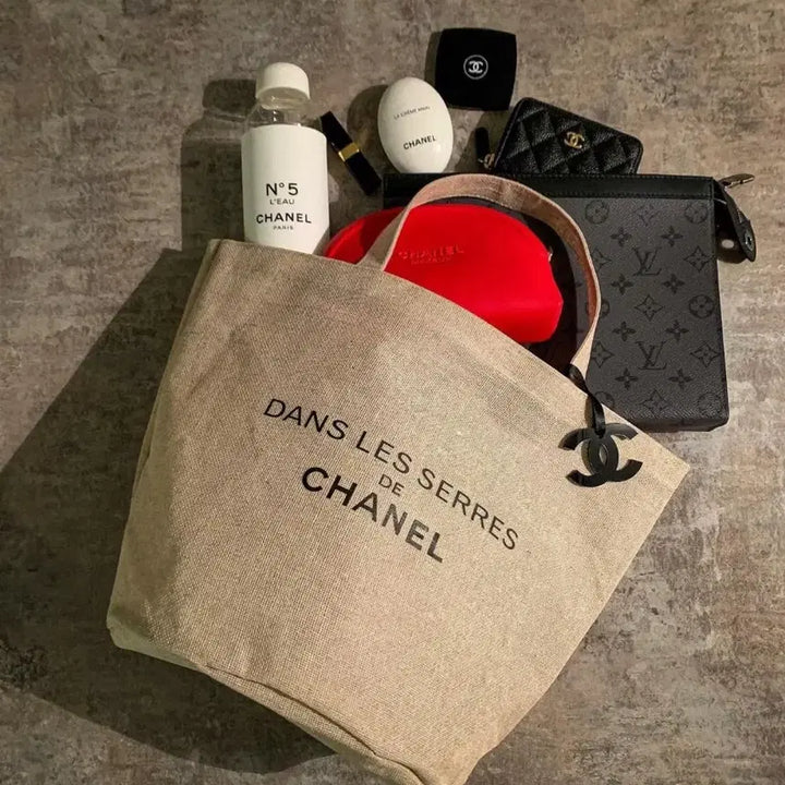 [BUNJANG] Chanel Beauty Linen Raffia Tote Bag with Chanel Charm / 샤넬뷰티 린넨백 라피아백 (샤넬 참 증정)