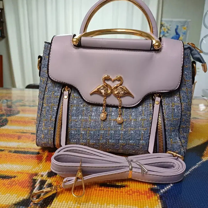 [BUNJANG] White Swan Chain Crossbody Bag / 스완 장식 화이트 체인 크로스백