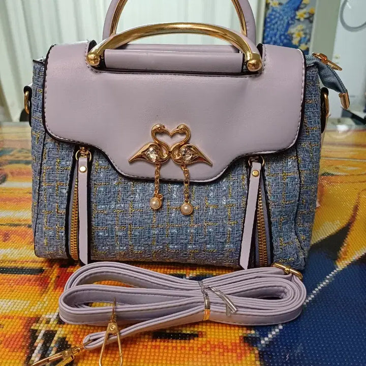 [BUNJANG] White Swan Chain Crossbody Bag / 스완 장식 화이트 체인 크로스백