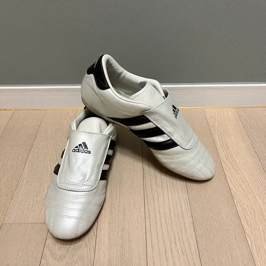 [BUNJANG] Adidas Taekwondo Shoes Size 275 / 아디다스 태권도화 사이즈 275 4만5천원에 판매합니다.