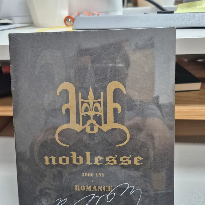 [BUNJANG] Noblesse Romance 1st Album Signed Edition / [친필 사인반] 노블레스(Noblesse) 1집 - Romance