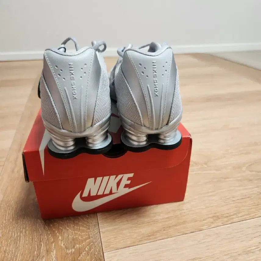 [BUNJANG] Nike Shox Z Metallic Silver Sneakers / 265 새상품 나이키 샥스 Z 메탈릭 실버 판매 HQ7540-001