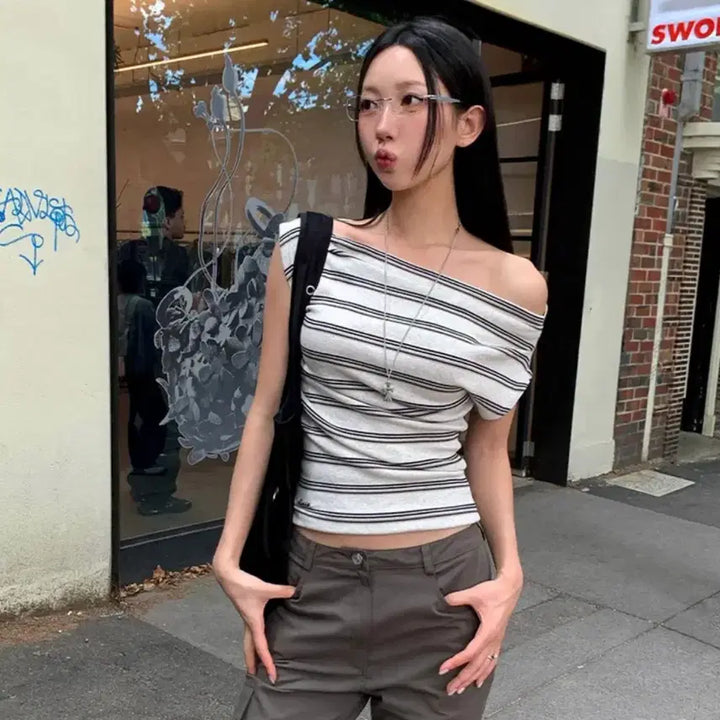 [BUNJANG] BaeDeli Stripe Off-Shoulder Top (Oatmeal/Black) / 일택포,새상품) 블랙,오트밀 일괄 에이블리 베이델리 스트라이프 오프숄더