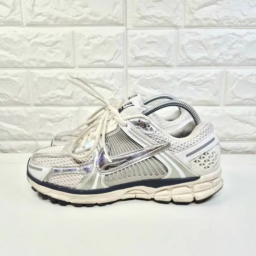 [BUNJANG] Nike Vomero 5 Metallic Running Shoes Sneakers / 나이키 260 보메로 5 메탈릭 런닝화 운동화