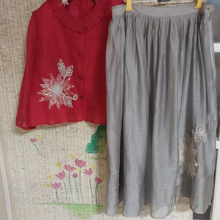 [BUNJANG] Red Embroidered Blouse and Skirt Set (Plus Size) / 레드 블라우스 + 자수 스커트 세트 빅사이즈