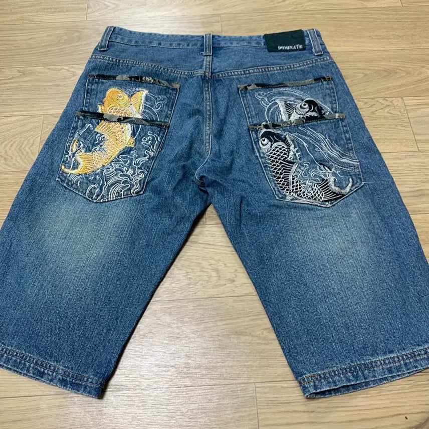 [BUNJANG] Dominate Japanese Oriental Koi Embroidery Layered Pocket Denim Shorts / 32)Dominate 일본 오리엔탈 잉어자수 포켓 반바지