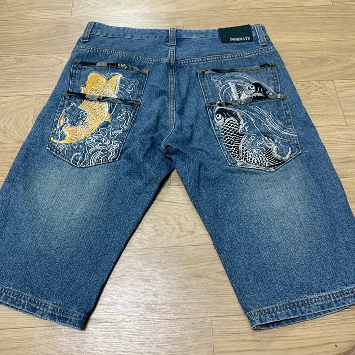 [BUNJANG] Dominate Japanese Oriental Koi Embroidery Layered Pocket Denim Shorts / 32)Dominate 일본 오리엔탈 잉어자수 포켓 반바지