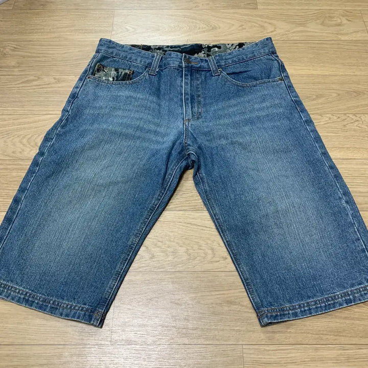 [BUNJANG] Dominate Japanese Oriental Koi Embroidery Layered Pocket Denim Shorts / 32)Dominate 일본 오리엔탈 잉어자수 포켓 반바지
