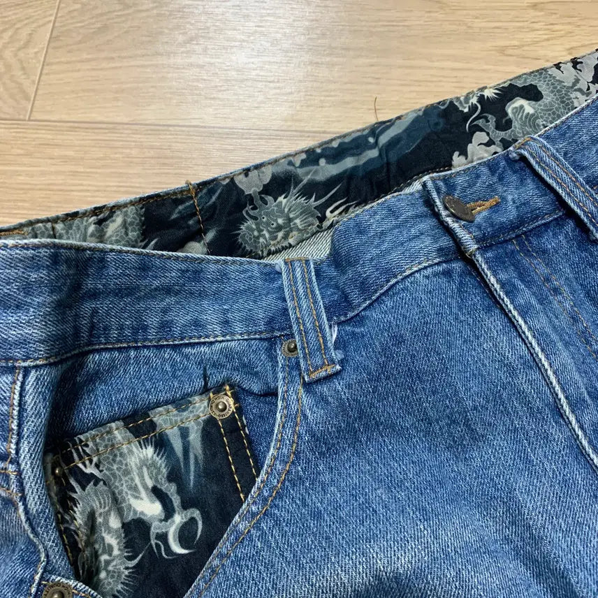 [BUNJANG] Dominate Japanese Oriental Koi Embroidery Layered Pocket Denim Shorts / 32)Dominate 일본 오리엔탈 잉어자수 포켓 반바지