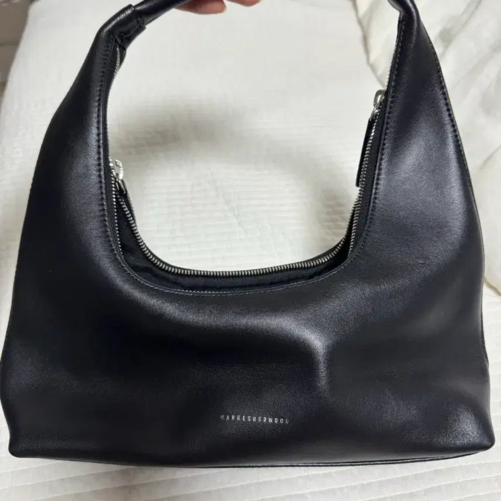[SOLD OUT] 마지셔우드 호보 숄더백 블랙