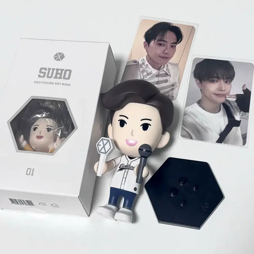 [BUNJANG] EXO Suho Miniso Figure &amp; Figure Keychain &amp; REVERSE Keta.PO Showcase POB &amp; REVERSE Album Photocard Bundle Set / 엑소 수호 준면 피규어 키링 포카 양도