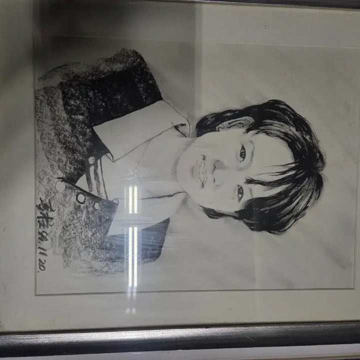[BUNJANG] Pencil Sketch Portrait Framed Art / 액자 인물화 (연필 스케치)